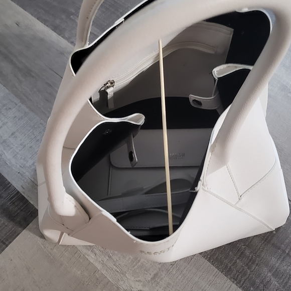 Kenneth Cole reaction bag - Picture 3 of 9